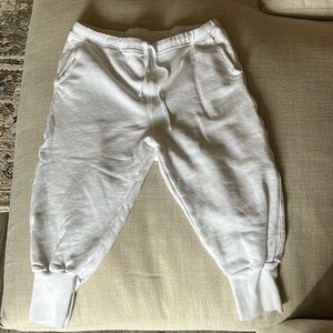 White sweat pants : capri pants